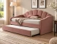 Przytulna różowa sofa z wysuwanym łóżkiem.webp